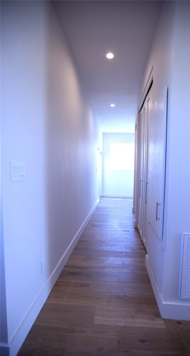 Building Photo - 3512 Mt Vernon St