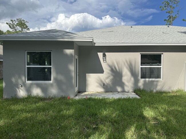 Building Photo - Brand New 1/2 duplex available NOW!