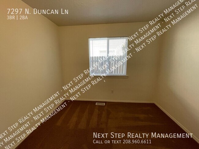 Building Photo - 3 Bed 2 Bath - NO SECURITY DEPOSIT REQUIRED!