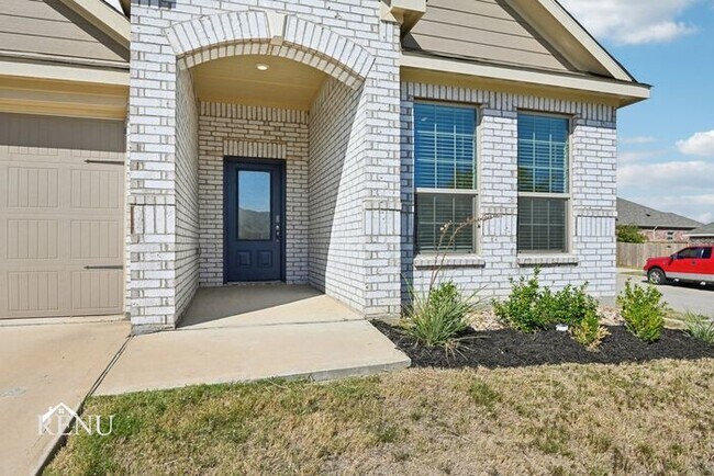 Building Photo - 320 Blue Buffalo St