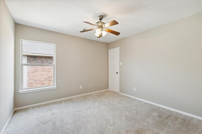 Building Photo - 30507 Russell Point Dr