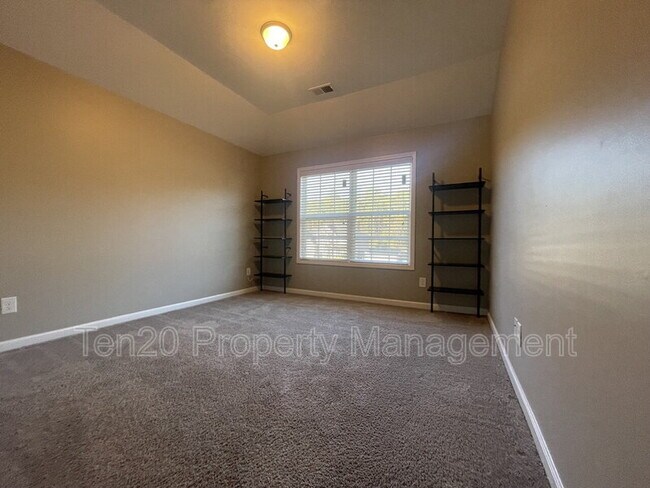 Building Photo - 236 Cedar Wy