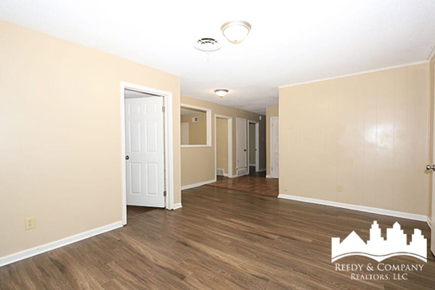 Building Photo - 3095 Normandy Dr