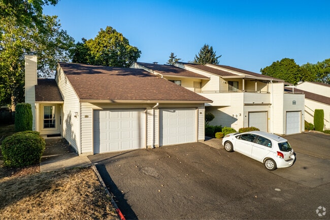 Primary Photo - Ironwood Luxury Apts