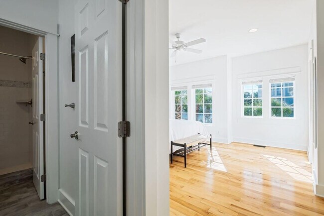 Building Photo - 110 E Blue Crab Loop