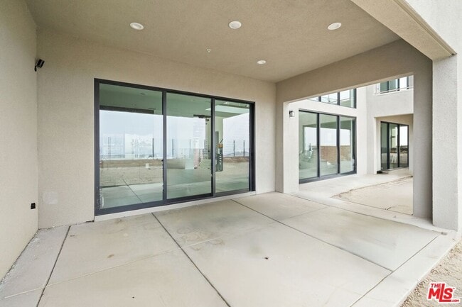 Building Photo - 20244 Albion Wy