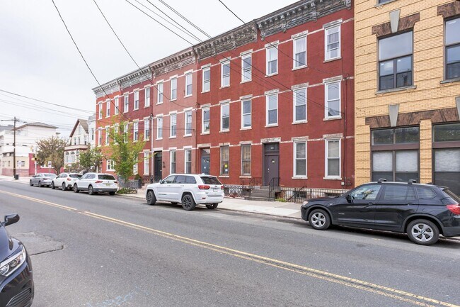 Building Photo - 546 Palisade Ave