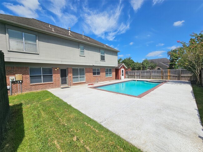 Building Photo - 3901 Spring Garden Dr