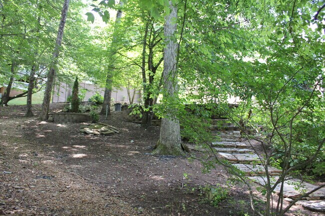 Building Photo - 2108 Valley Dale Ln