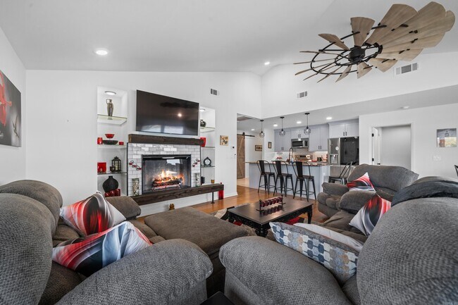 Building Photo - 100 Bayou Point