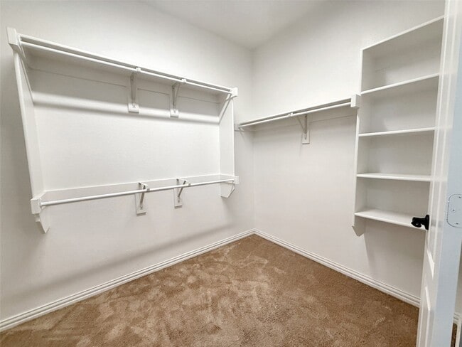 Building Photo - 2064 Barx Dr
