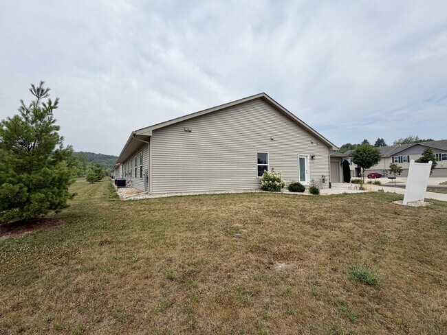 Building Photo - 624 McKay Way