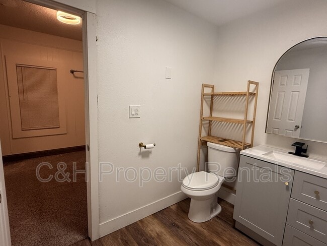 Building Photo - 631 Miles Ave