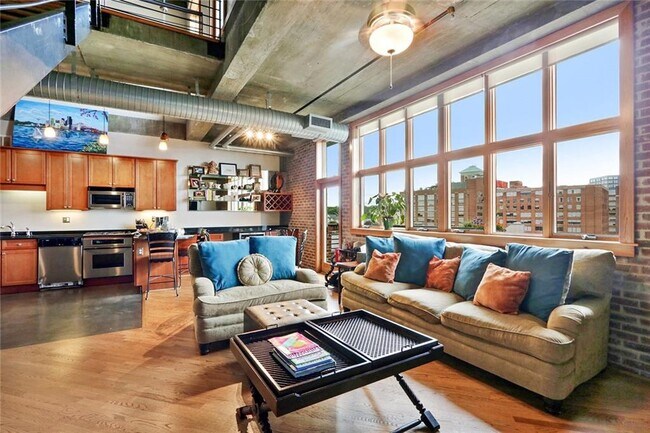 Building Photo - 640 Glen Iris Dr NE