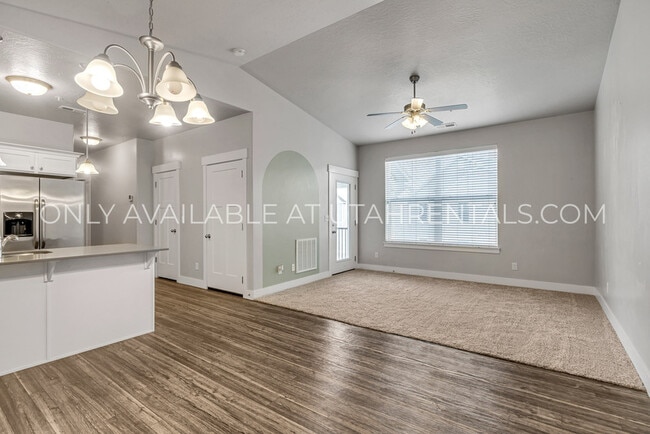 Building Photo - 97 W Silver Springs Dr