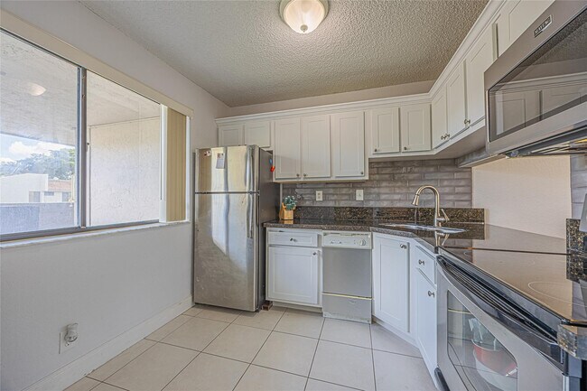 Building Photo - 9541 SW 1st Ct