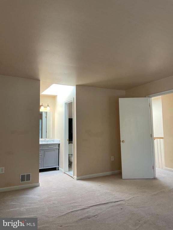 Building Photo - 5823 Riverside Dr
