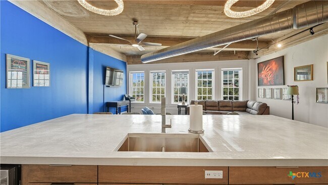 Building Photo - 222 Losoya St