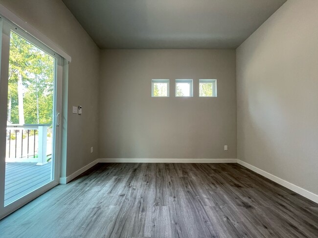 Building Photo - Silverdele ADU