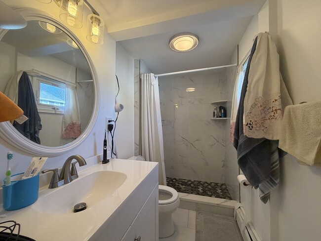 Building Photo - 10 W Elm Ave