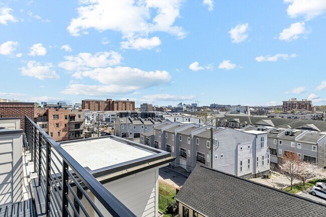 Building Photo - 3135 Parthenon Ave