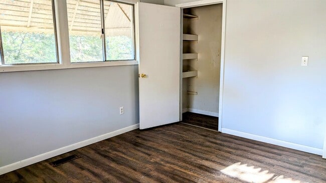 Building Photo - 25 Arrowhead Dr