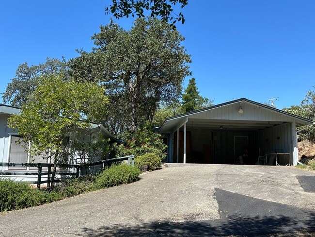 Building Photo - 373 Lodgeview Dr