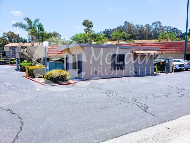 Building Photo - The Grove 2bd/1ba, Corner Unit