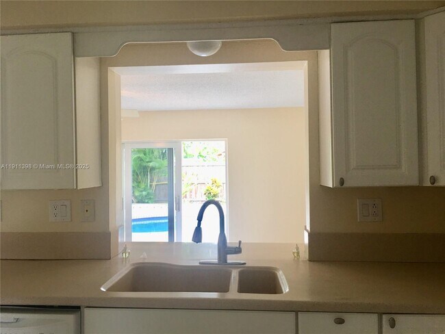 Building Photo - 5706 NE 17th Terrace