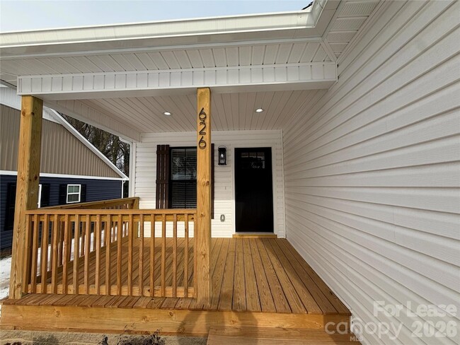 Building Photo - 626 W Bell St