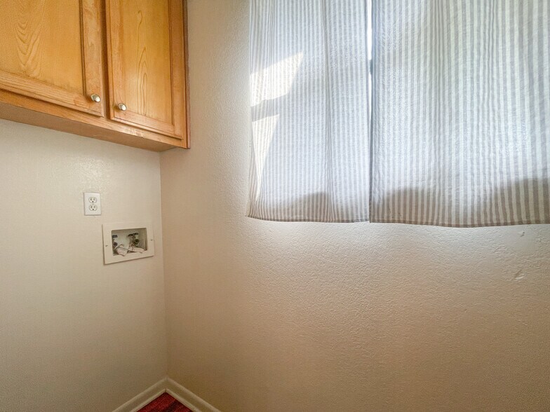 Building Photo - 255 Betty Jane Ln
