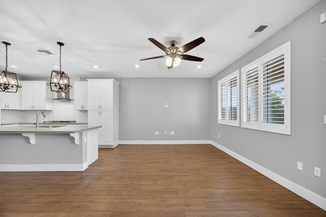 Building Photo - Charming 3-Bedroom Haven in Elk Grove with 2 Full Baths and 1603 Sq Ft of Comfort!