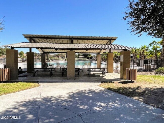 Building Photo - 44147 W Snow Dr