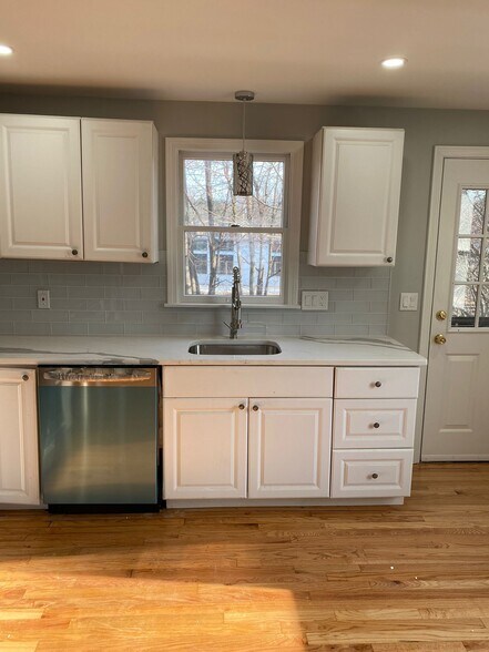 Building Photo - 123 Angell St