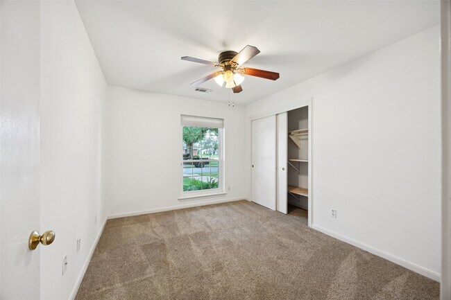 Building Photo - 10603 Lynbrook Dr