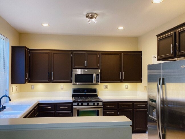 Building Photo - Stunning Two-Story 3 Bedroom, 2.5 Bath Hom...