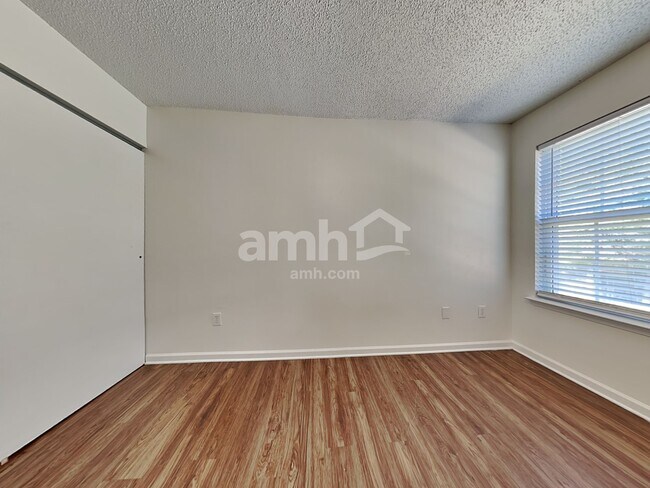 Building Photo - 6527 Forest Cross Dr