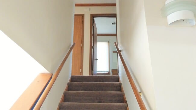 Building Photo - 296 Wintergreen Dr