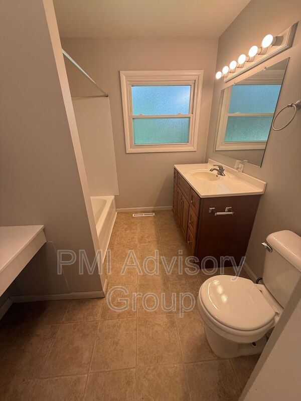 Building Photo - 1220 SW 31st Terrace