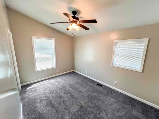 Building Photo - 18 Mockingbird Dr