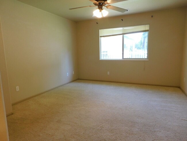 Building Photo - Home in Cottonwood Sub-Division