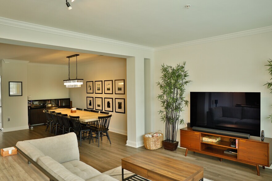 Building Photo - 353 Belt Pl