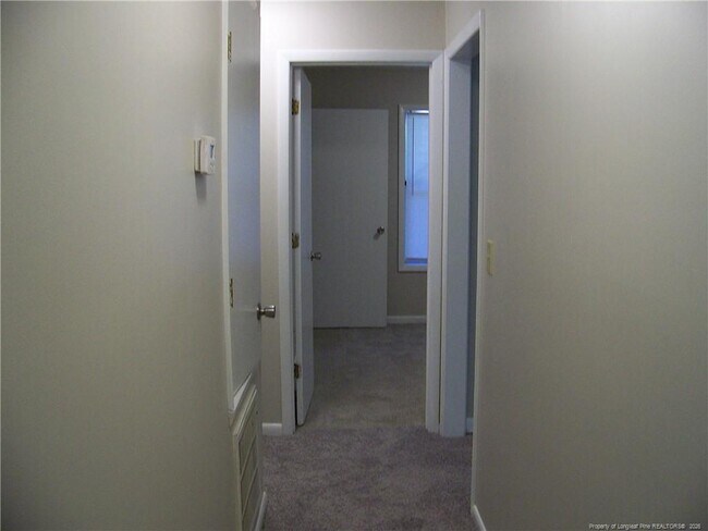 Building Photo - 1022 Brookhollow Dr