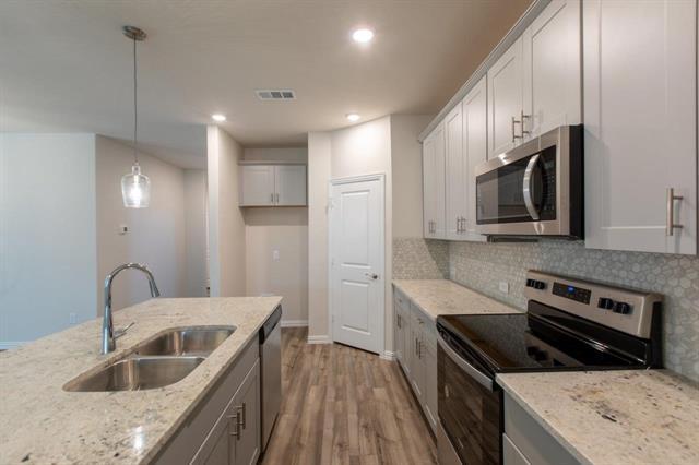 Building Photo - 1604 Mineral Pt Pl