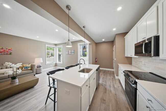 Building Photo - 7 Giada Ln