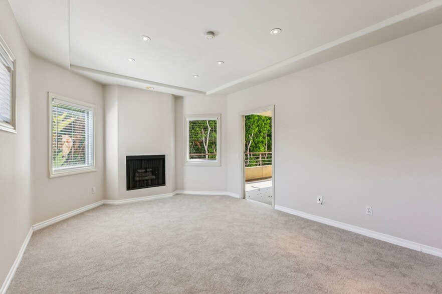 Building Photo - 14290 Dickens St