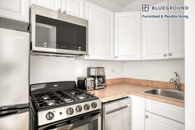 Building Photo - 952 5th Ave