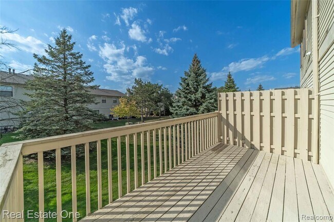 Building Photo - 5652 Drake Hollow Dr E