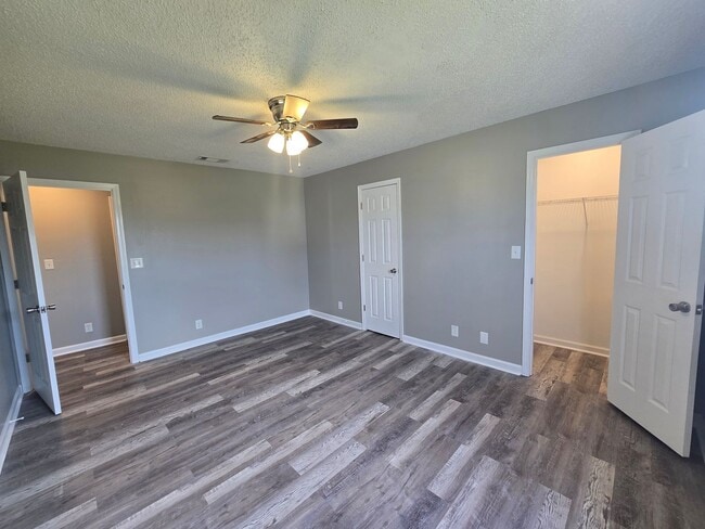Building Photo - Newly Remodeled & Ready for You!