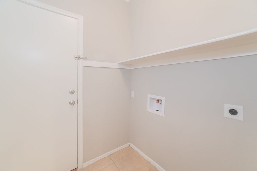 Building Photo - 7222 W Alta Vista Rd
